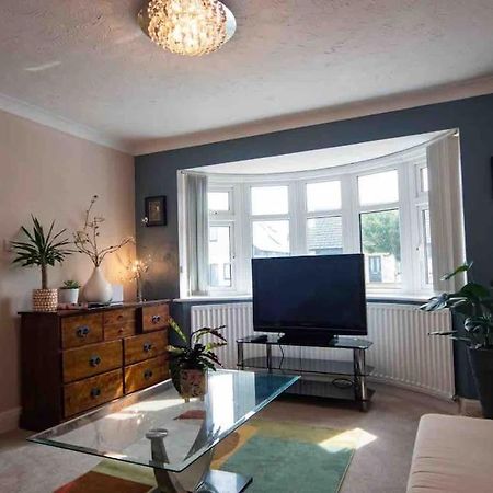 1 Bedroom Self Contained Apartment In Christchurch Winkton Kültér fotó