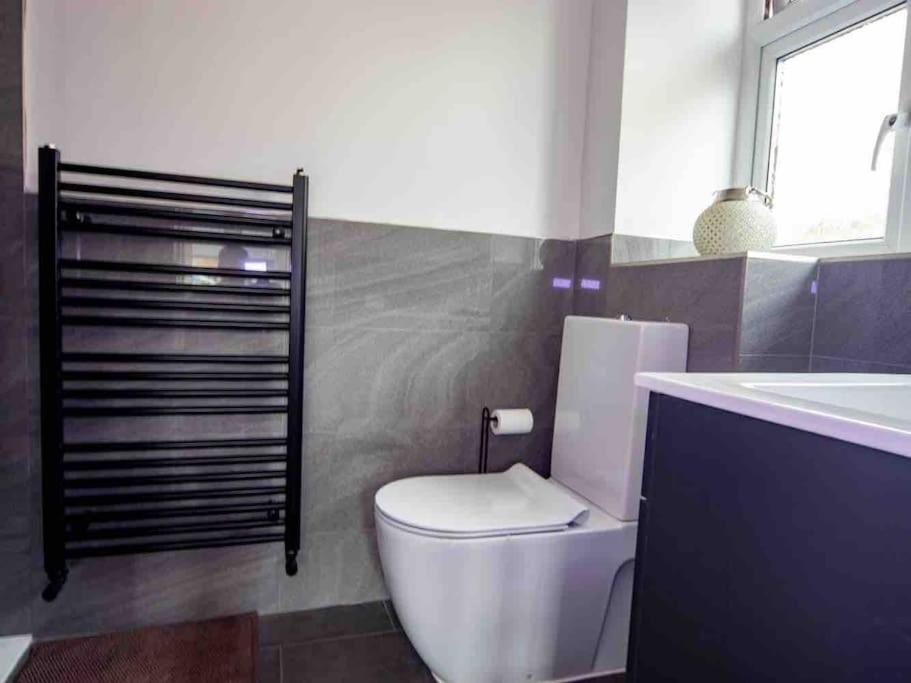 1 Bedroom Self Contained Apartment In Christchurch Winkton Kültér fotó