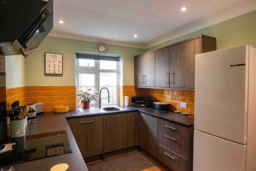 1 Bedroom Self Contained Apartment In Christchurch Winkton Kültér fotó