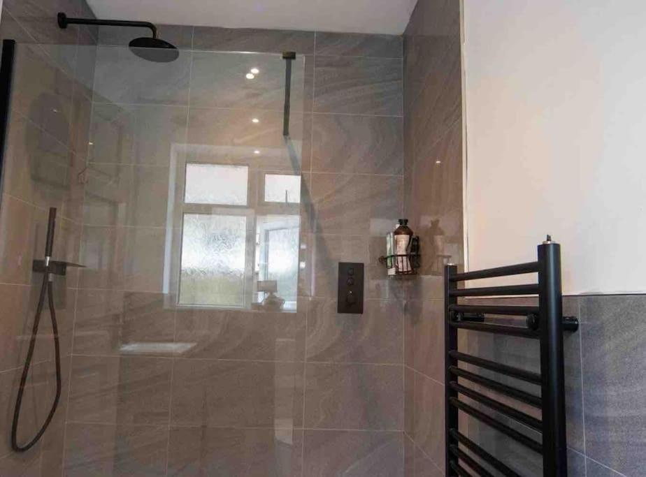 1 Bedroom Self Contained Apartment In Christchurch Winkton Kültér fotó